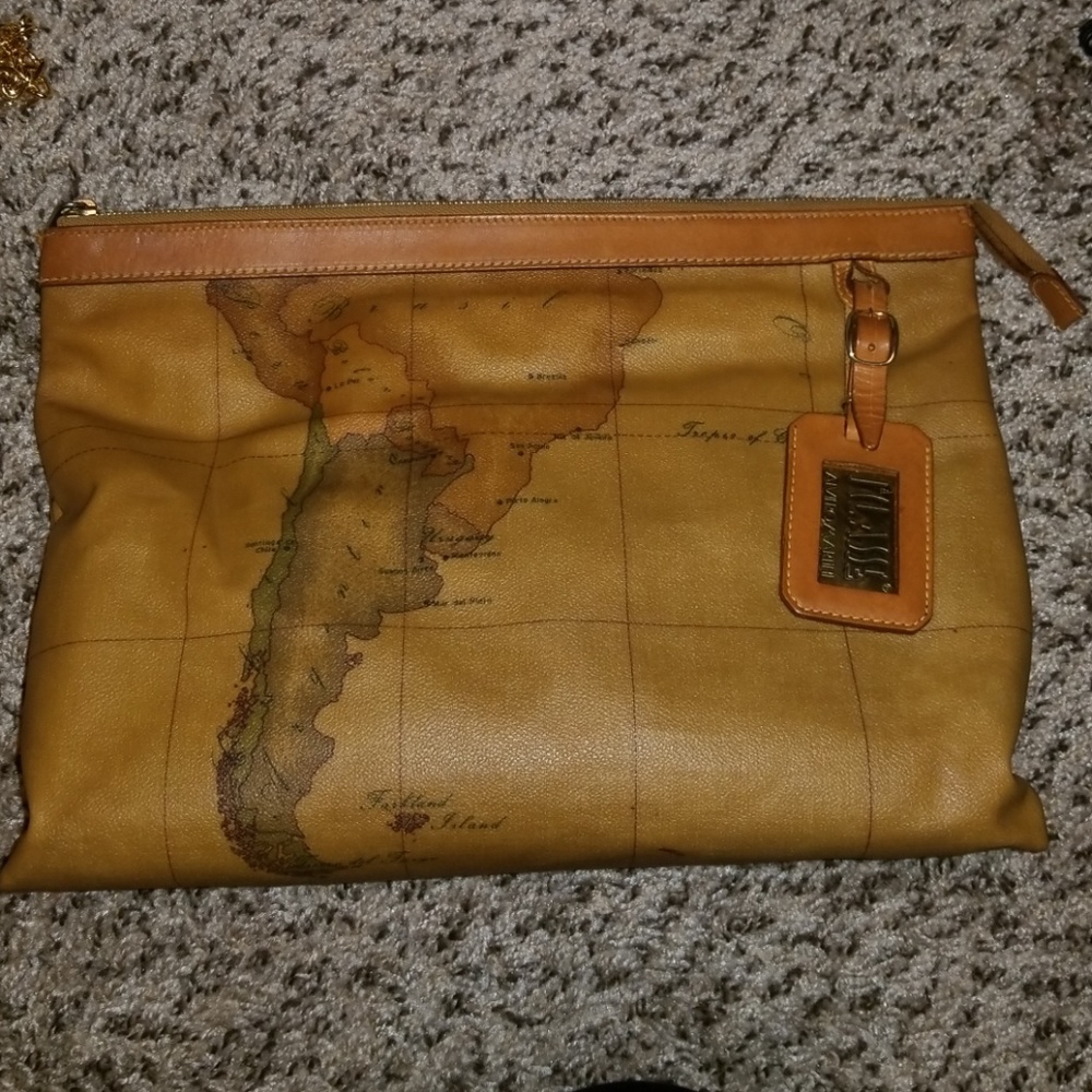 Alviero martini travel or cosmetic clutch